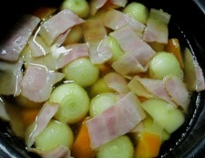 ベーコンと玉ねぎのコンソメスープ煮　調理④