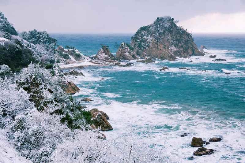 雪の浦富海岸