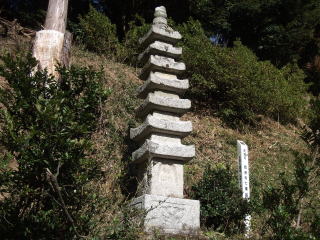 西徳寺七重石塔