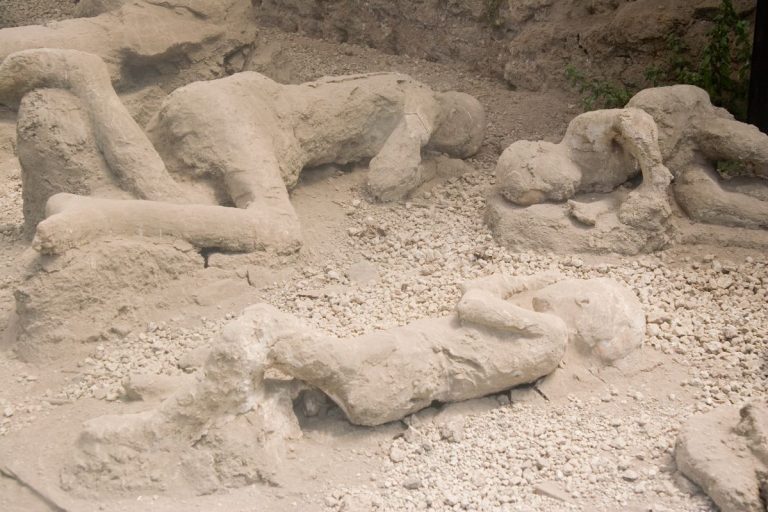 pompei-bodies-768x512.jpg
