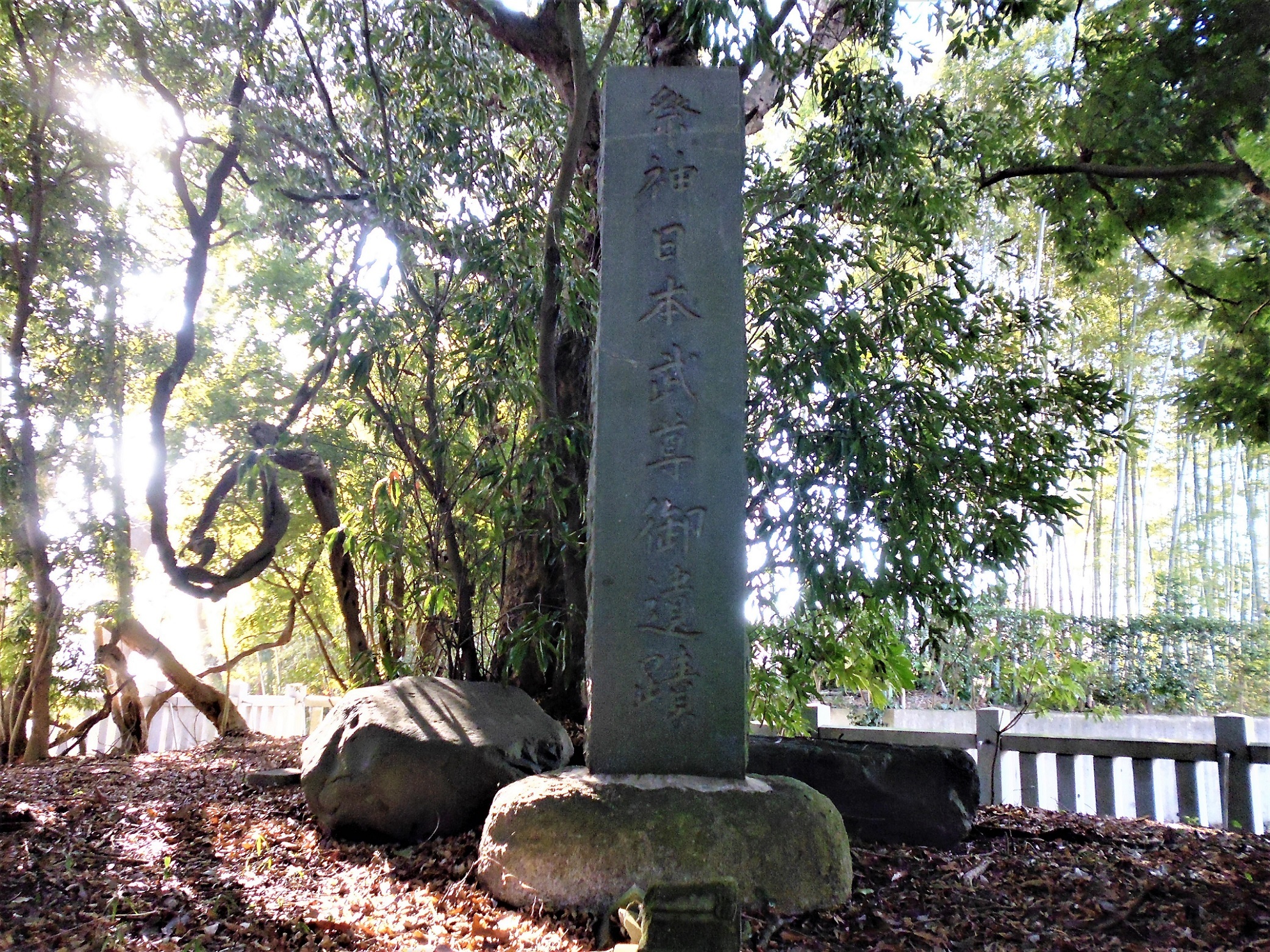 吉田神社 - 参道を行く 吉田神社 - 参道を行く