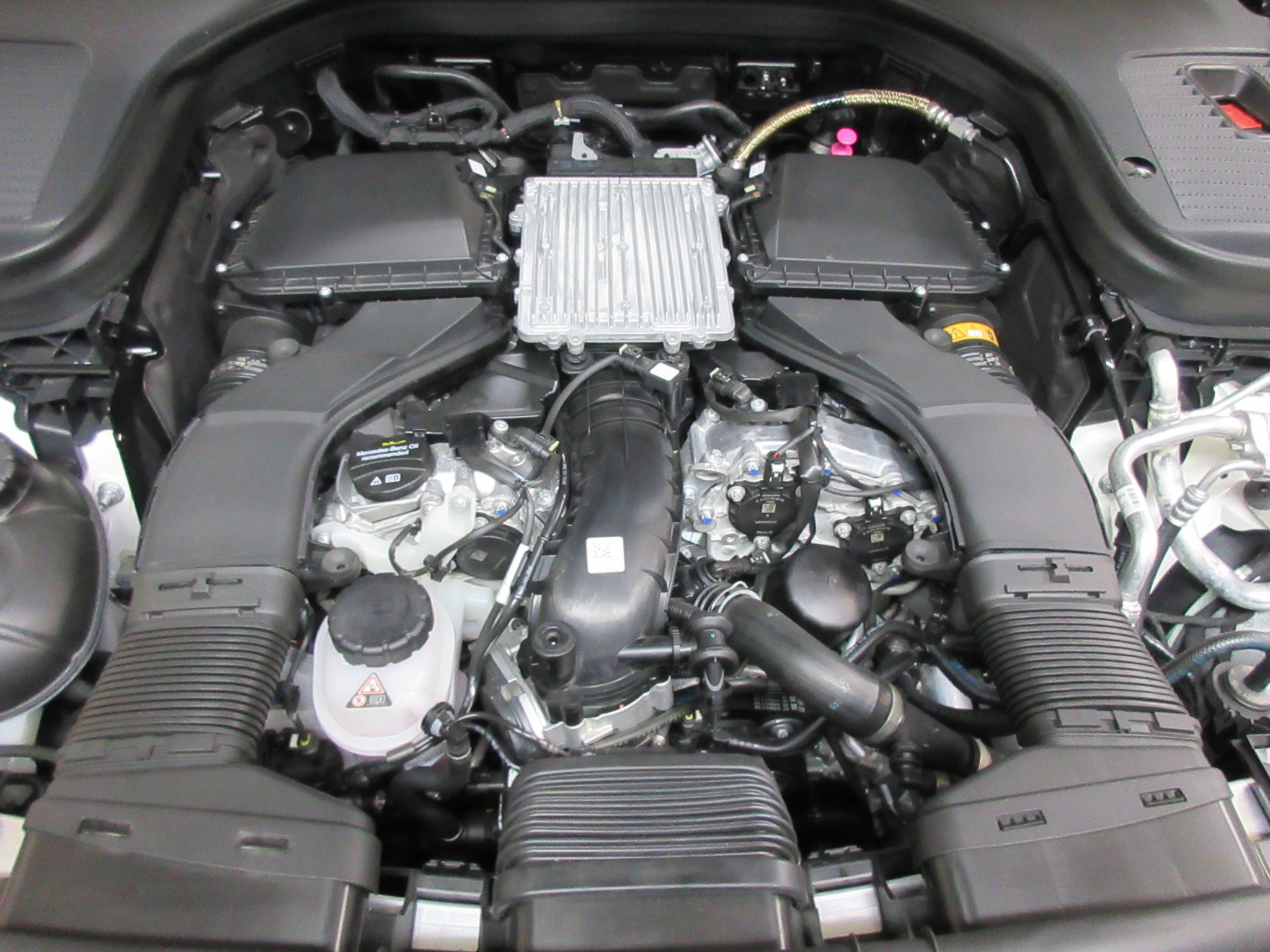 メルセデスベンツ GLC43 AMG W253 販売車両メンテナンス(エンジンオイル/エレメント交換) |  アストンマーティン・ポルシェ・外車・輸入車販売・車検・整備・点 検・修理・ASTONMARTIN・PORSCHE
