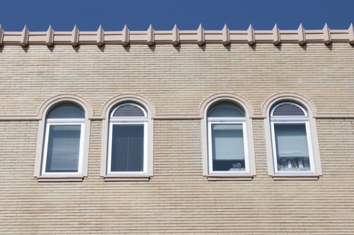 0201：和歌山県本庁舎 アーチ窓と上の装飾