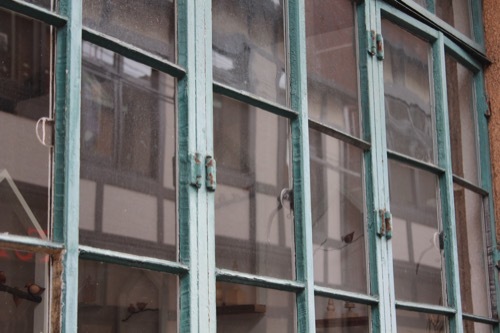 0221：1928ビル 御幸町通側のガラス窓