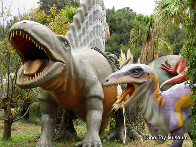 館長の恐竜おもちゃ発掘記 福岡県の香椎造園さんにたくさんの恐竜像があるとのうわさを聞いて行ってみました 特別に見せていただきました
