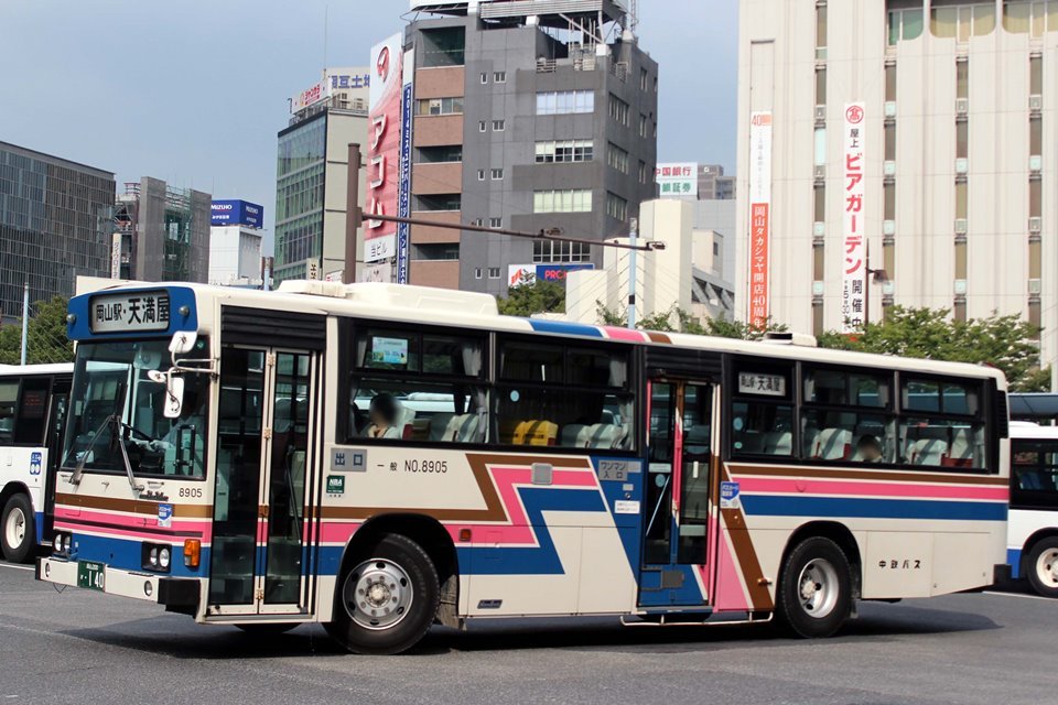 中鉄バス 8905