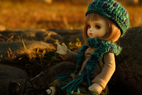 ROSEN LIED、Tuesday's child、通称・火曜子のチェルシー。森ボーイ風のお洋服に、自作の帽子とマフラーを加えて、秋の野原にお出かけ。