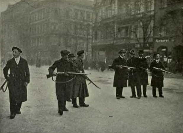 ベルリン市内で武装したスパルタクス団員（1919年）